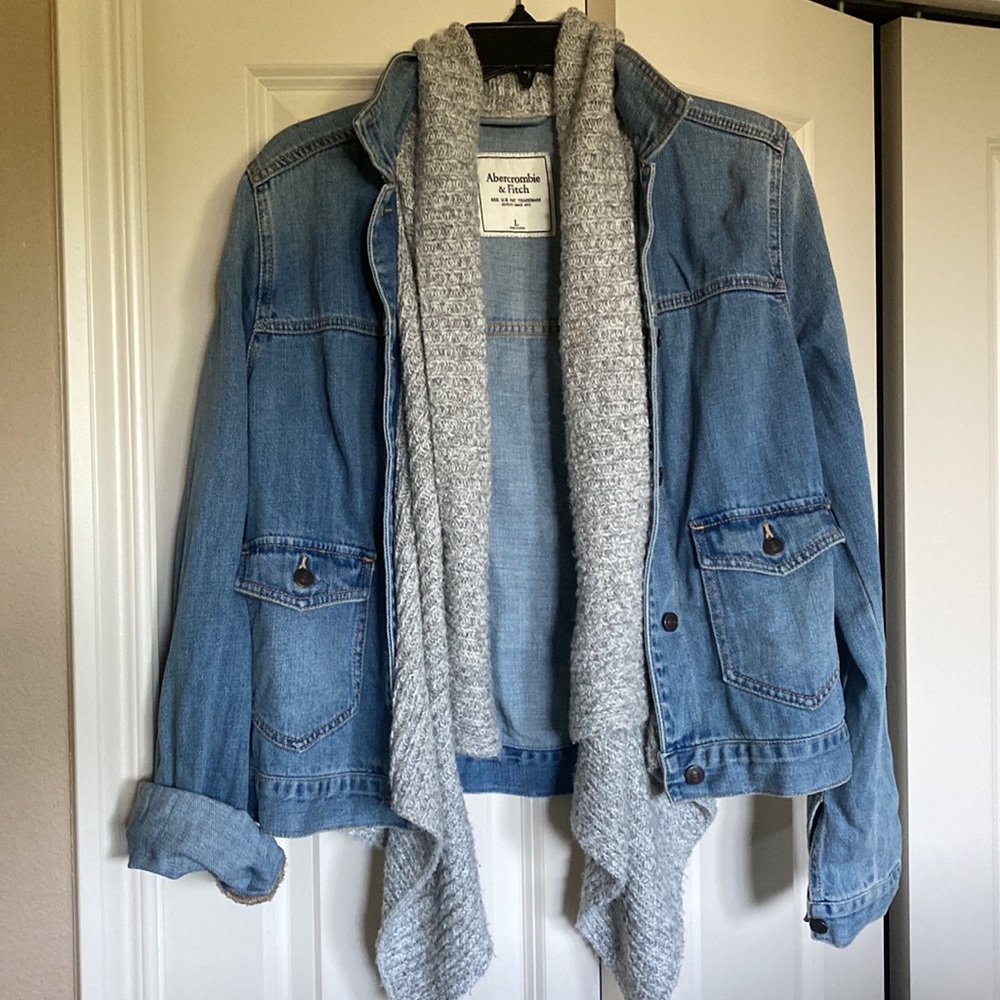 ABERCROMBIE & FITCH Blue Denim Jean Jacket with Grey Built-In Scarf Size…